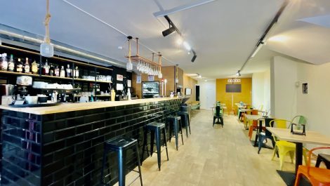 Bar Cafeteria in Palma with Private Terrace – Leasehold (Traspaso)